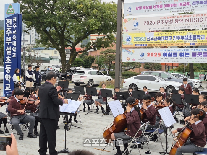 ‘전주소리결 오케스트라’ 의 연주 모습. ( 사진 / 고봉석 기자 )