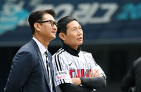 [포토]이야기 나누는 LG 염경엽 감독과 박용택 해설위원