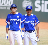 ‘바람의 아들’ 이종범이 던지고 ‘바람의 손자’ 이정후가 쳤다!… ‘최강야구’ 울린 부자의 감동 시구·시타