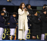[포토] KS 2차전 애국가 부르는 신문희