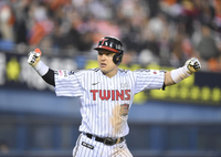 [포토] 박동원 ‘내 홈런 봤지?’