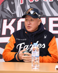 제니 춤도 췄다…한소희 월드투어, 연대서 마침표