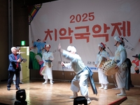 [원주시이야기(63)]2025 치악국악제, 채수남 원주예총 회장 버나돌리기