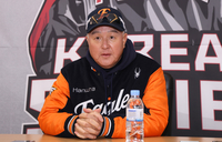 제니 춤도 췄다…한소희 월드투어, 연대서 마침표