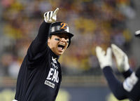 [포토]한화 노시환, 2차전은 이긴다!