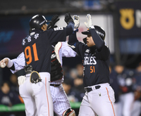 [포토] 문현빈, 1회 기선제압하는 투런포 쾅