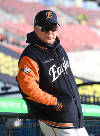 제니 춤도 췄다…한소희 월드투어, 연대서 마침표