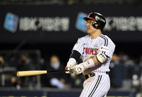 [포토]LG 박동원, 2점 홈런 넘어간다!