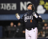 [포토] 1회 솔로포 노시환 ‘출발 좋아’