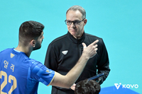 ‘첫 패’ 안은 우리카드 마우리시오 감독 “세트마다 기복 보이며 흔들렸다”[현장인터뷰]