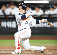 ‘홈 스윗 홈’ 집으로 돌아온 독수리 군단, 1회초 LG에 1-0 리드 [KS3]