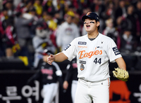 [포토]한화 김서현, 이겼다!