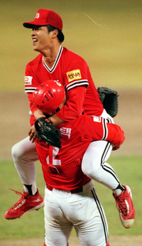 “어게인 1999!” 한화 우승 배터리 구대성-조경택, 26년 만에 다시 던지고 받는다