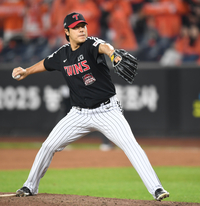 [포토] 역투하는 김진성 ‘승리를 지켜라’