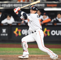 [포토] 하주석, 2회 득점기회 만드는 안타