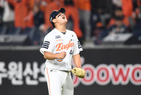 김서현-심우준, 4차전도 가보자고! ‘7-3 대역전승’ 한화 “홈 첫 KS 승리…오늘 경기 발판 삼아 잘했으면” [KS3 승장]