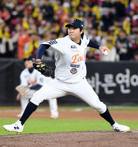 [포토]KS 3차전 등판한 한화 김범수