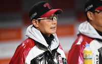 [포토] 경기 지켜보는 염경엽 감독
