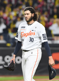 [포토]역전 허용에 아쉬워하는 한화 폰세