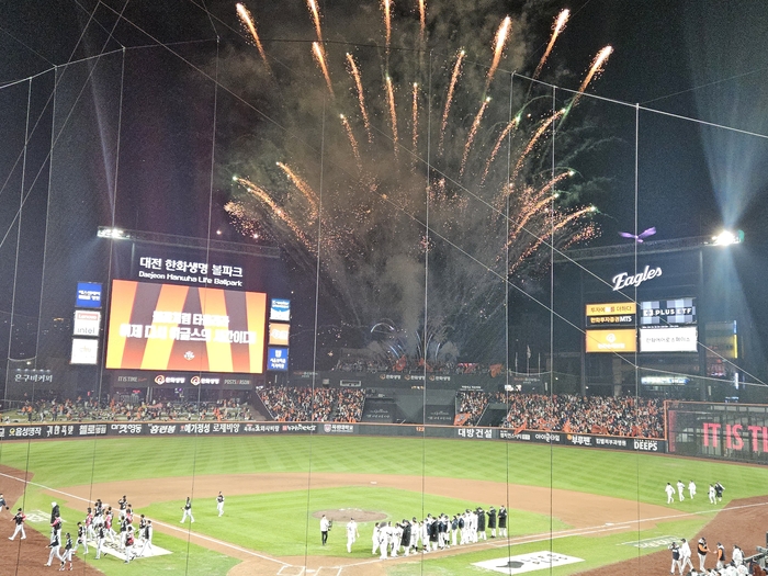 ‘짜릿한 역전승’ 볼파크 수놓은 ‘불꽃’…김승연 회장, 팬과 선수단에 감사 표시 [KS3]