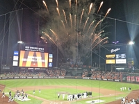 ‘짜릿한 역전승’ 볼파크 수놓은 ‘불꽃’…김승연 회장, 팬과 선수단에 감사 표시 [KS3]