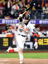 [포토]결승타 치는 한화 심우준