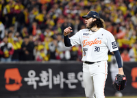 [포토]한화 폰세, 삼진이야!