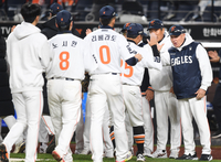 [포토] 김경문 감독 ‘잘했어’