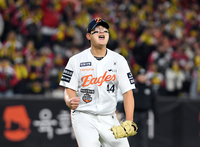 [포토]한화 김서현, 이겼다!