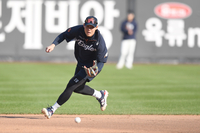 [포토] 하주석 ‘거미줄 수비를 위하여’