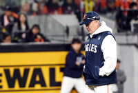 [포토]한화 김경문 감독, 경기가 안 풀리네...