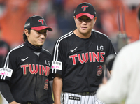 [포토] 함덕주 ‘7회도 잘 막았어’