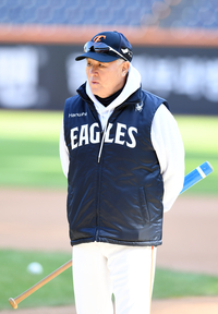 [포토]한화 김경문 감독, 3차전을 앞두고...