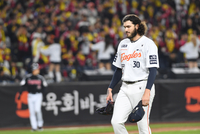[포토]한화 폰세, 아쉬운 역전 허용