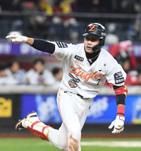 [포토]한화 심우준, KS 3차전 8회말 극적인 역전 결승타