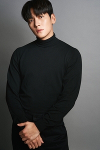 지창욱, ‘조각도시’로 장르물 장인 귀환…액션 복수극으로 ‘인생캐’ 경신 예고