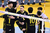 ‘비예나·야쿱 37득점 합작’ KB손해보험, OK저축은행 셧아웃 격파하고 경민대서 ‘2연승’ 질주