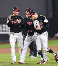 [포토]LG 캡틴 박해민, 눈물이 나서...