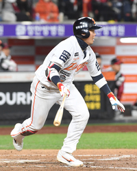 [포토]땅볼로 득점 뽑아내는 한화 하주석