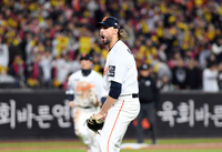 [포토]한화 선발 와이스의 포효