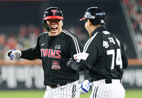 [포토]역전타에 포효하는 LG 김현수