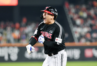 [포토]LG 김현수, 역전이다!