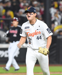 [포토]한화 김서현, 위기 탈출