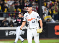 [포토]위기 넘긴 한화 김서현의 포효