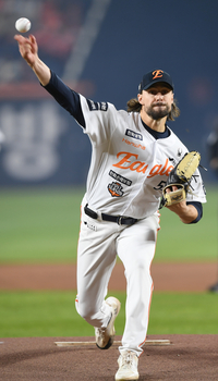 [포토] 역투하는 한화 와이스