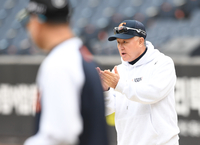 [포토]선수들 독려하는 한화 김경문 감독