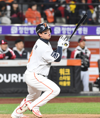 [포토]한화 노시환의 2루타