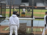 LG 치리노스 명품 싱커? 한화 문제없다! 경기 전 ‘대비 훈련’ 탄탄하게 준비했다 [KS현장속으로]