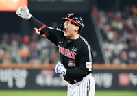 [포토]LG 김현수, 4차전 역전승 이끈 결승타