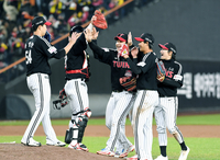 [포토]우승까지 1승을 남겨두게 된 LG